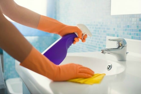 https://www.frugallyblonde.com/cleaning-hacks/small-bathroom-cleaner/