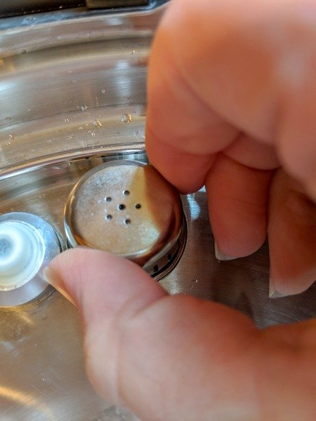 How to Remove a Stuck Pot Lid