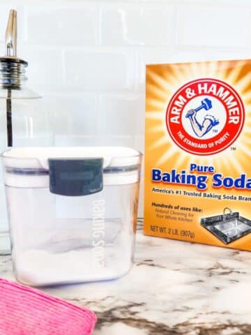 baking soda and vinegar to clean a clogged drain